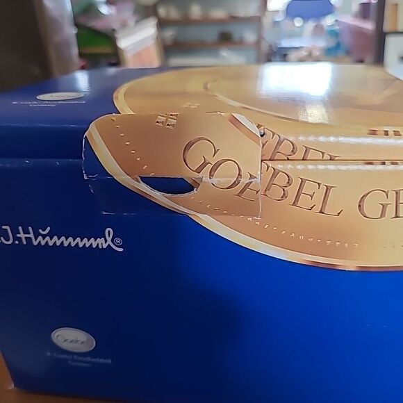 M.J.Hummel Bust  - Picture 12 of 14